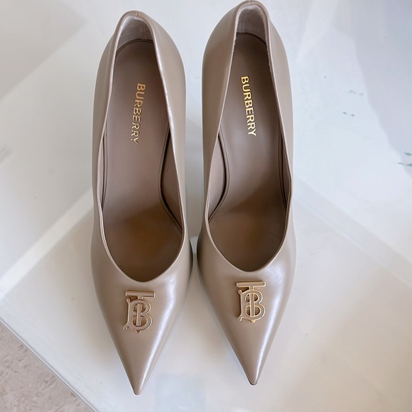 NEW! $790 Burberry Leather TB Monogram Ezra Pumps US 8.5 / 39.5 - Picture 1 of 16